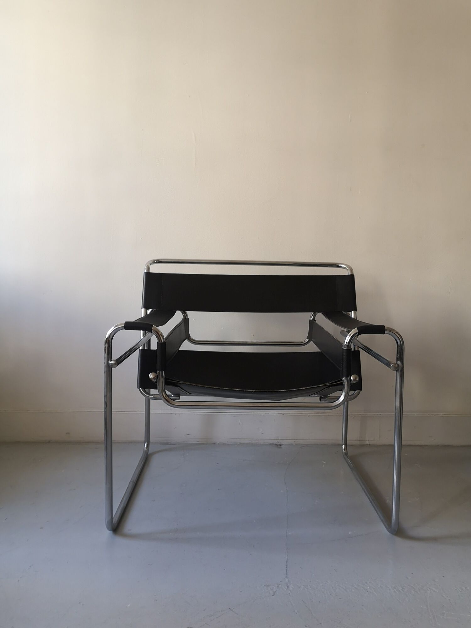 Wassily armchair by Marcel Breuer in black leather, Bauhaus 1970