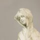 Figura femenina de porcelana. Contemporary escultura by author.