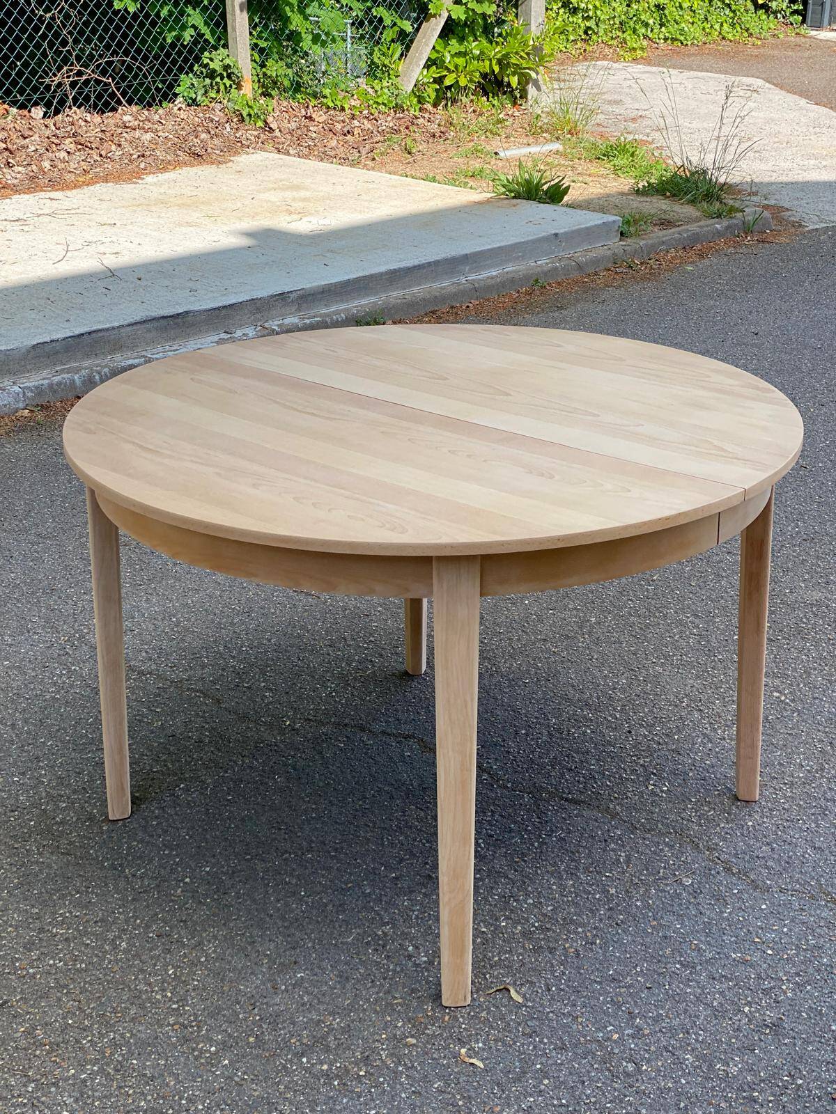 Scandinavian round extendable dining table renovated in wood 210cm
