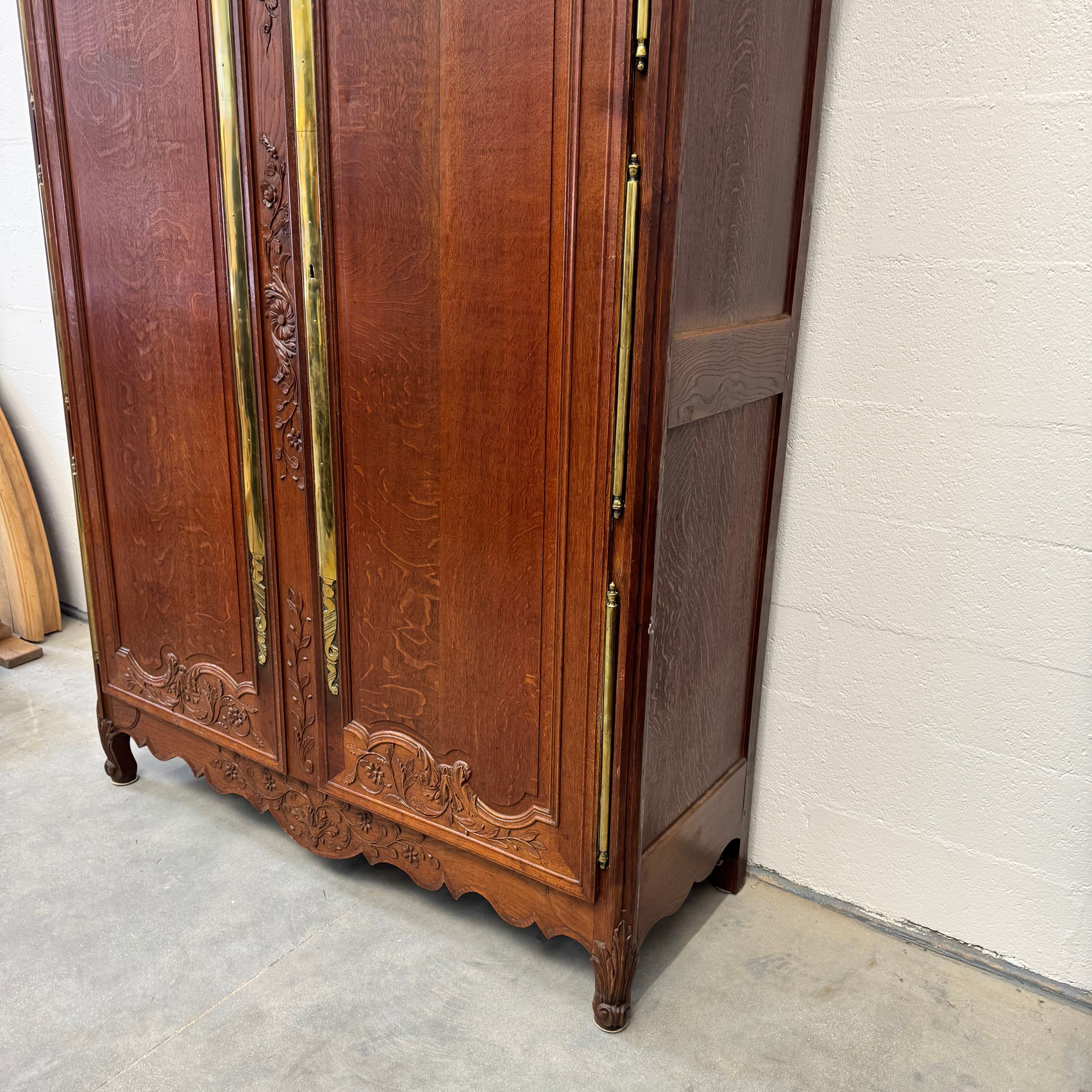 Large Country Wardrobe - French Provençal, in oak, 17th century