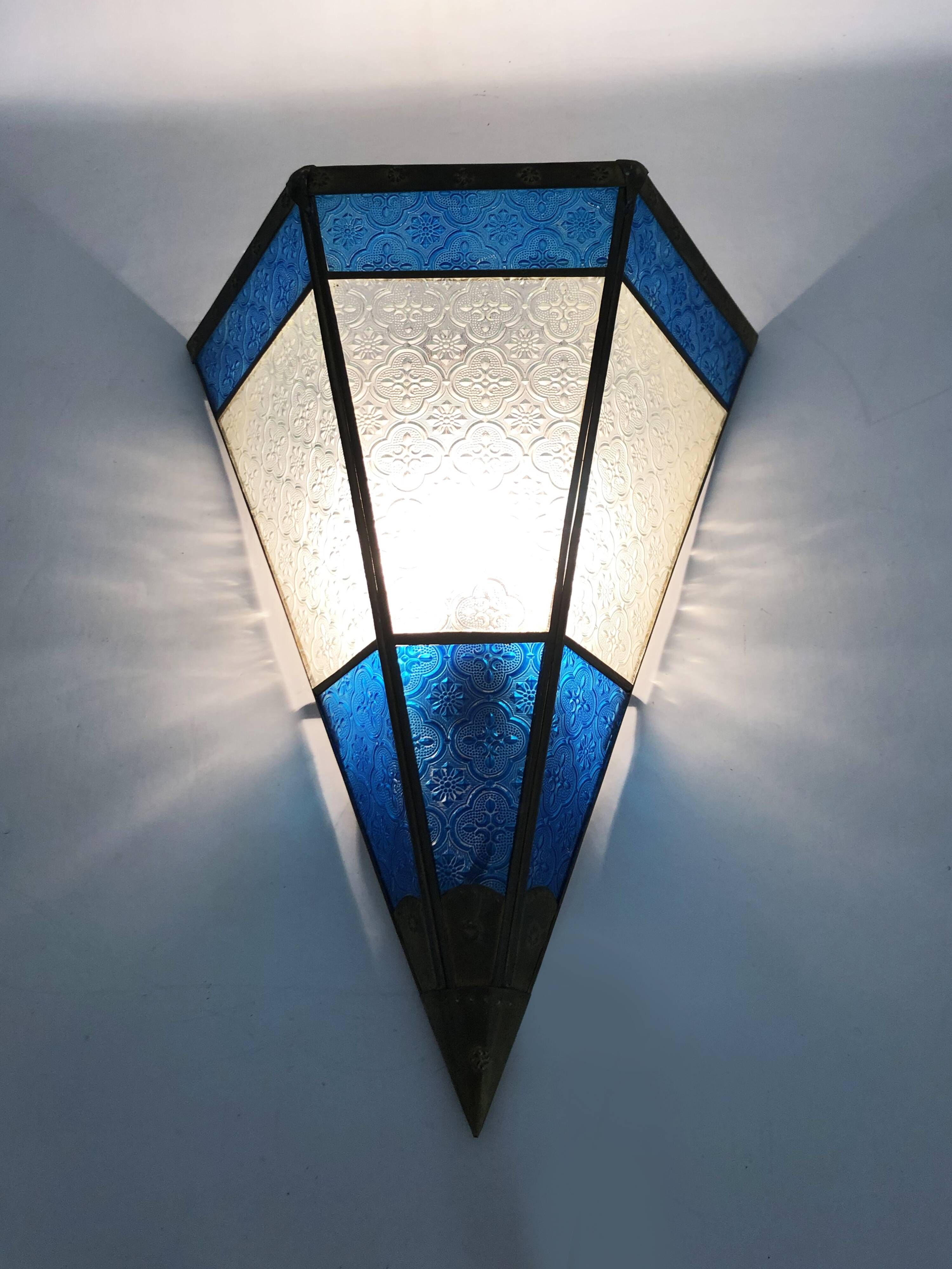 Pair of oriental triangle wall lights in copper and transparent and blue glass. 1970s