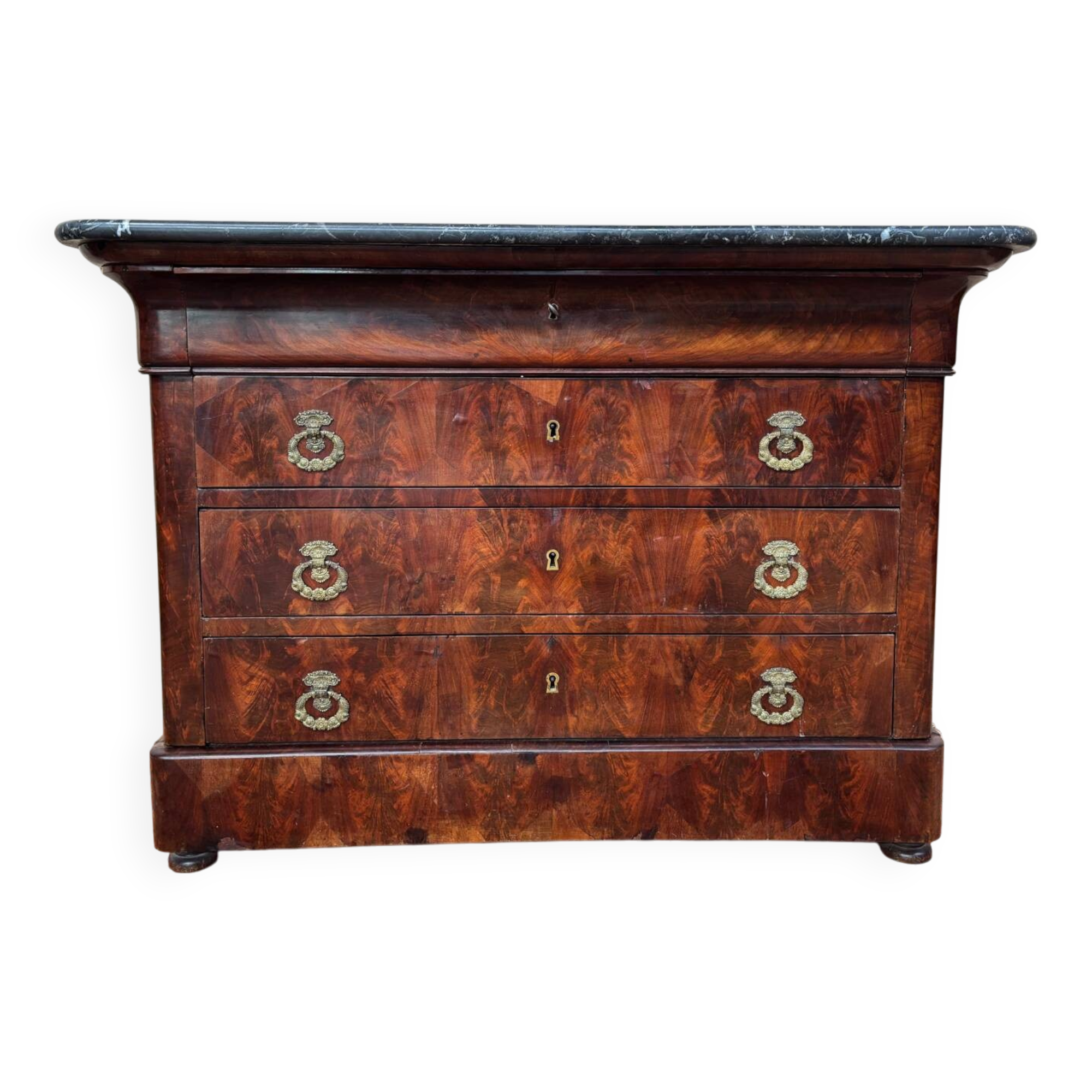 Renaissance period chest of drawers in flamed mahogany veneer