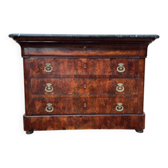 Commode époque renaissance en placage d’acajou flammé