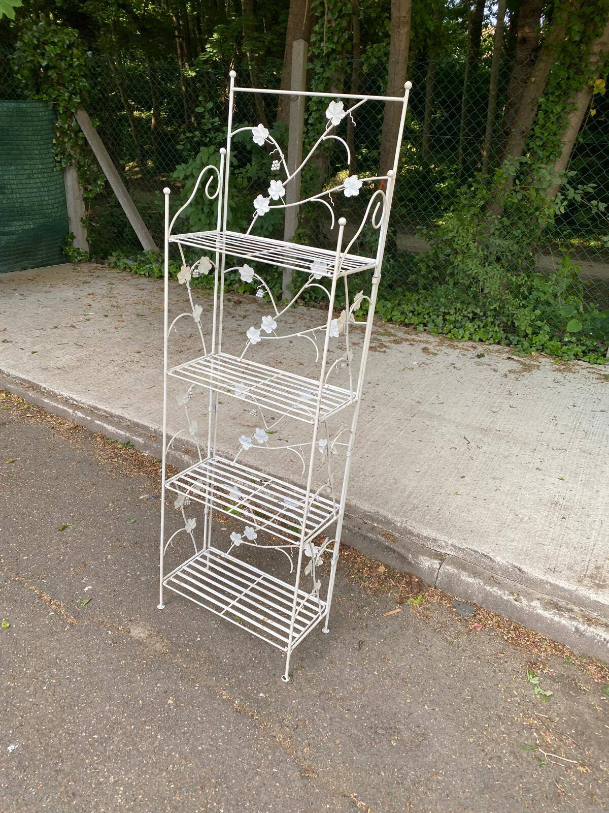 Industrial bookcase folding shelf in white wrought metal