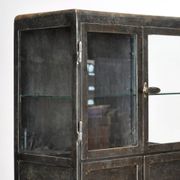 Vitrine en métal industriel antique, vers 1920