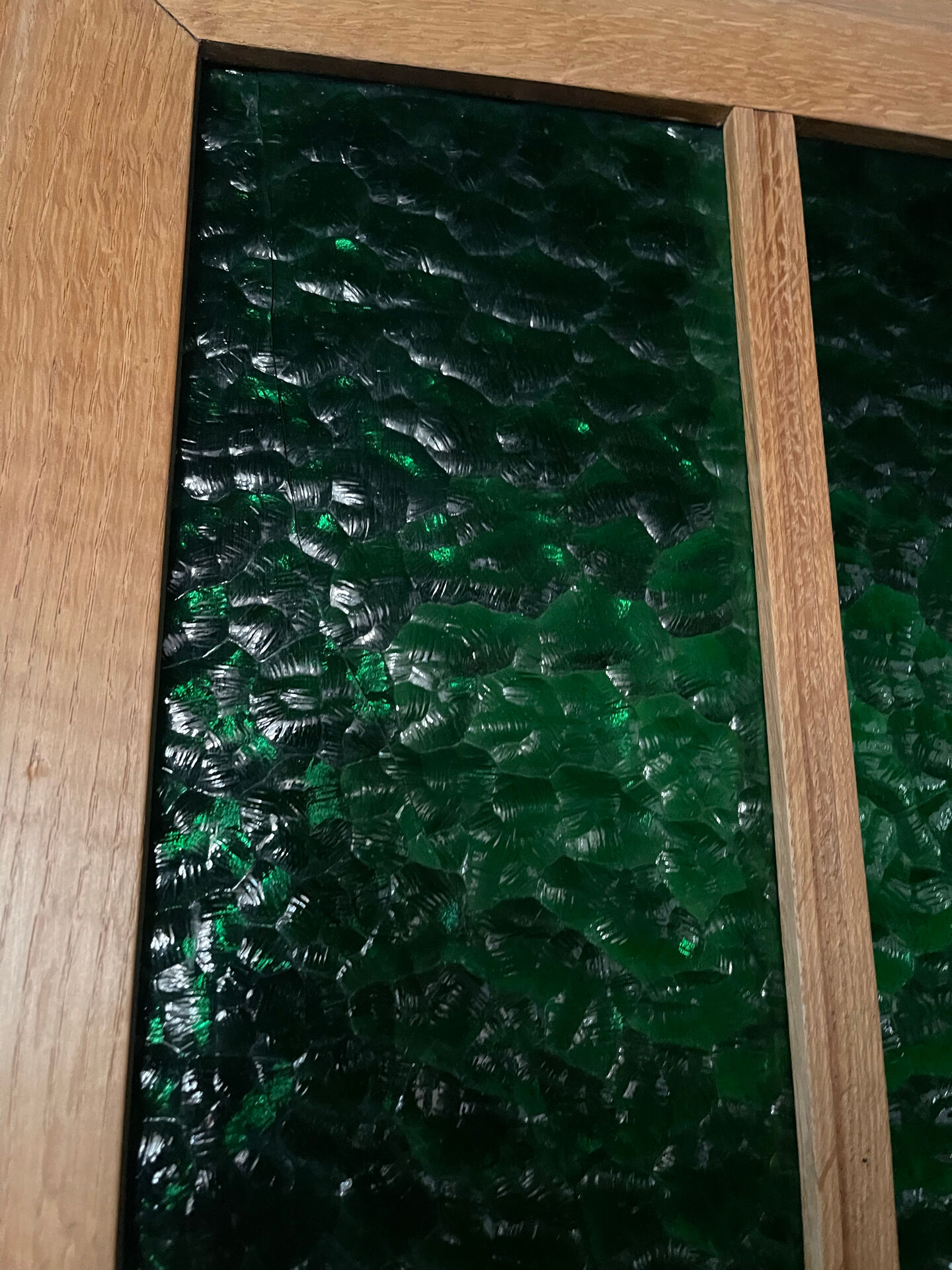 Art Deco wardrobe in oak and green cathedral glass - 1930s