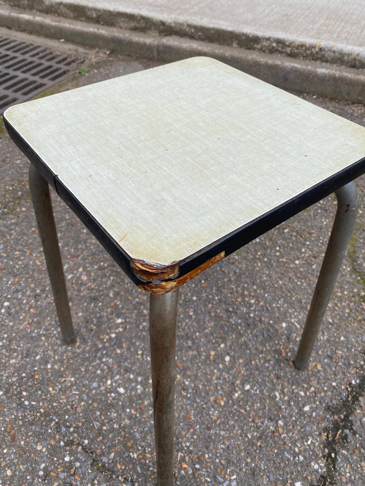 Tabouret en formica vert clair et acier 1990