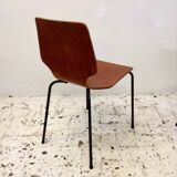 Hammer-shaped chair