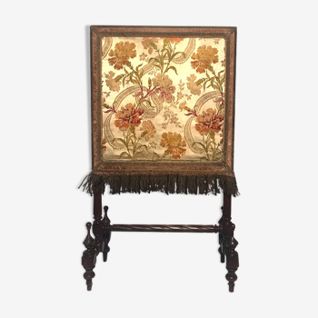 Fireplace screen turned wood and embroidered silk, nineteenth