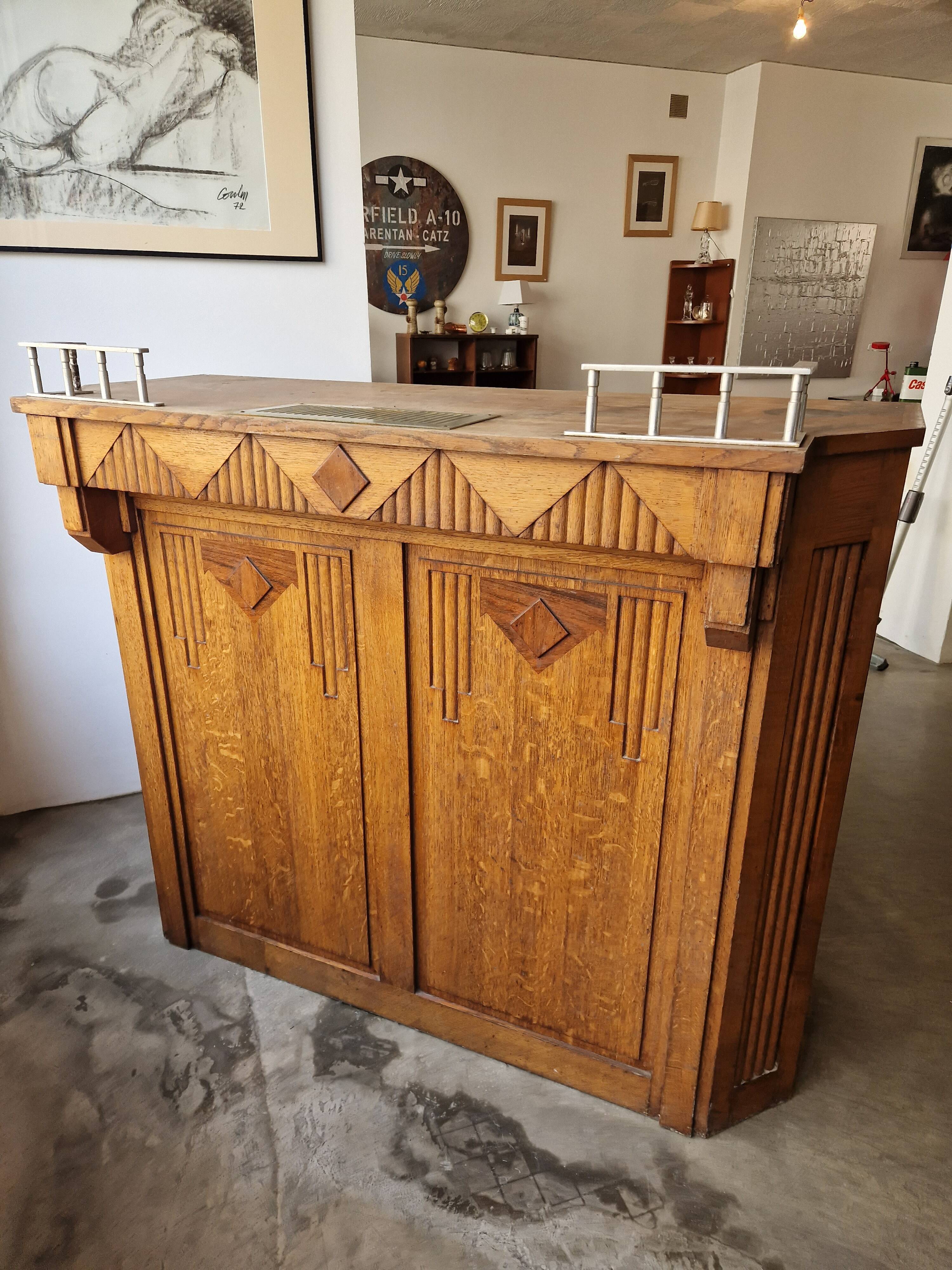 Art Deco trading counter