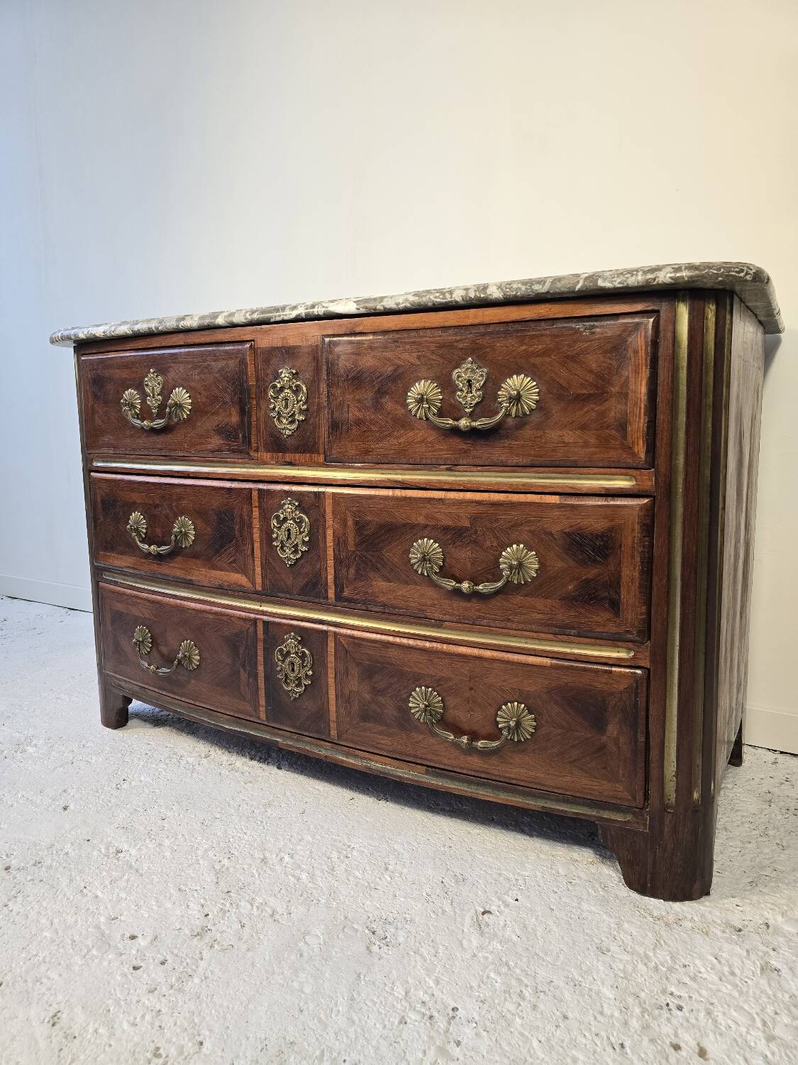 18th century Regency period chest of drawers