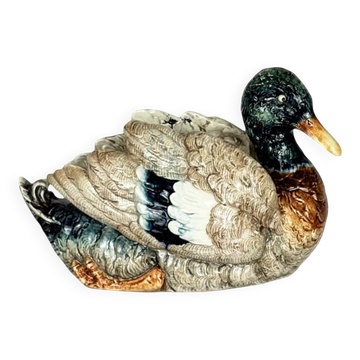 Majolica jardinière with duck decoration, 19th century.