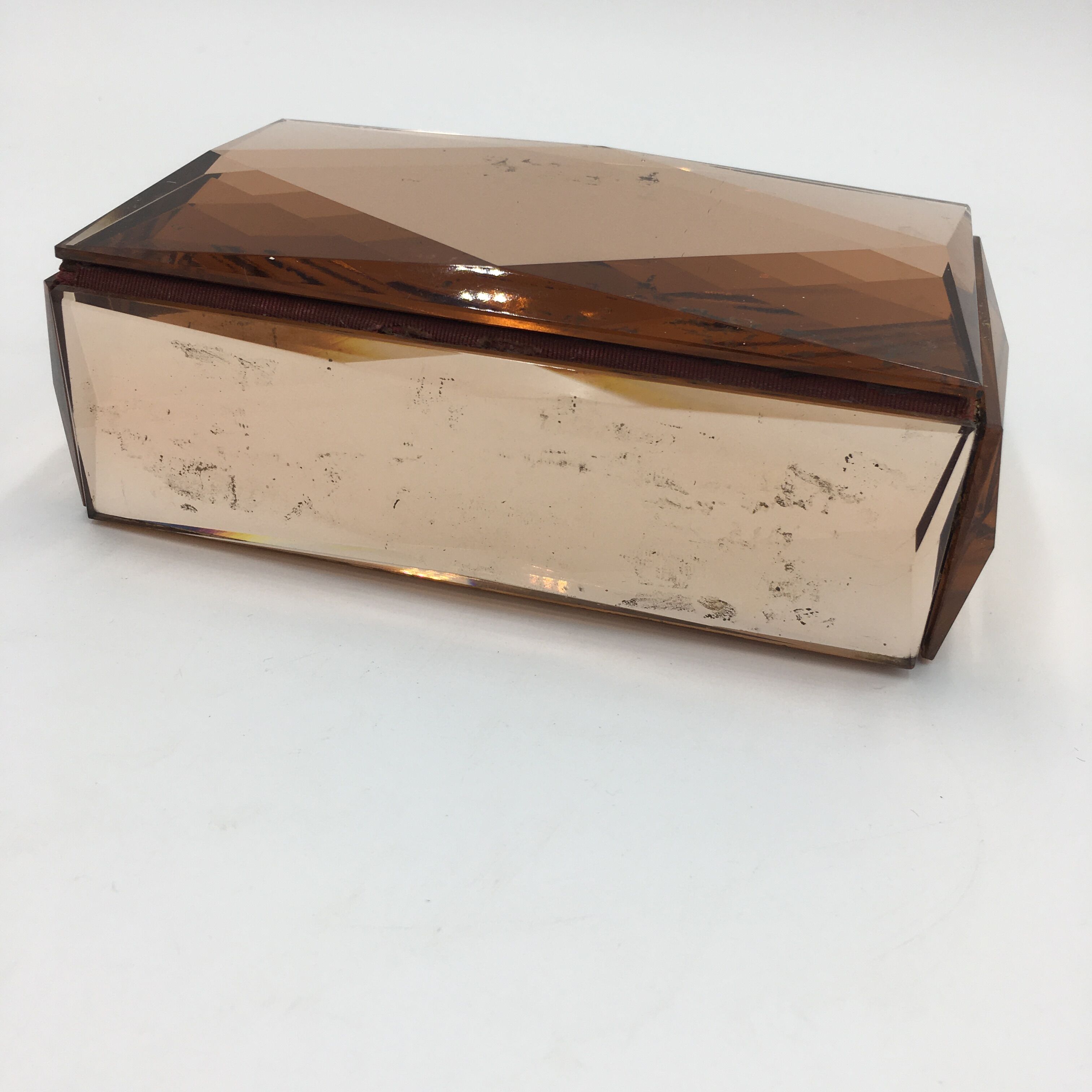 Mirror jewelry box in pink relief