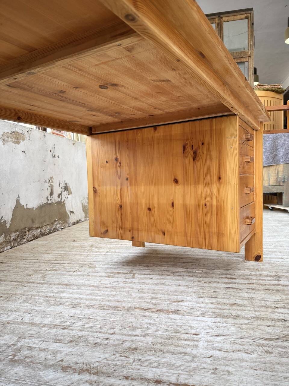 Bureau pin suédois style aperldoon 1970