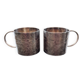 Paire de tasses en argent ciselées