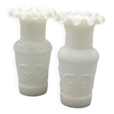 Paire vases anciens en opaline de foire blanche de petite taille, vintage, français