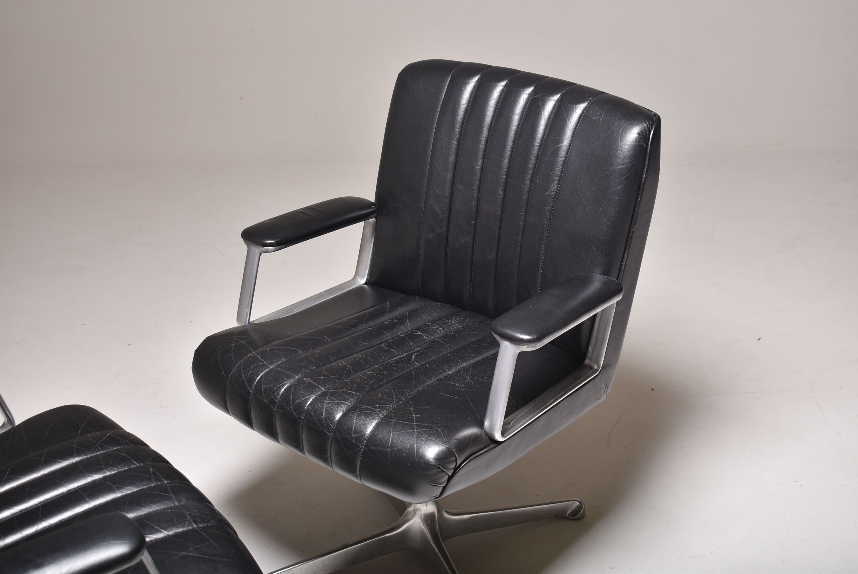 Pair of armchairs by Osvaldo Borsani for Tecno