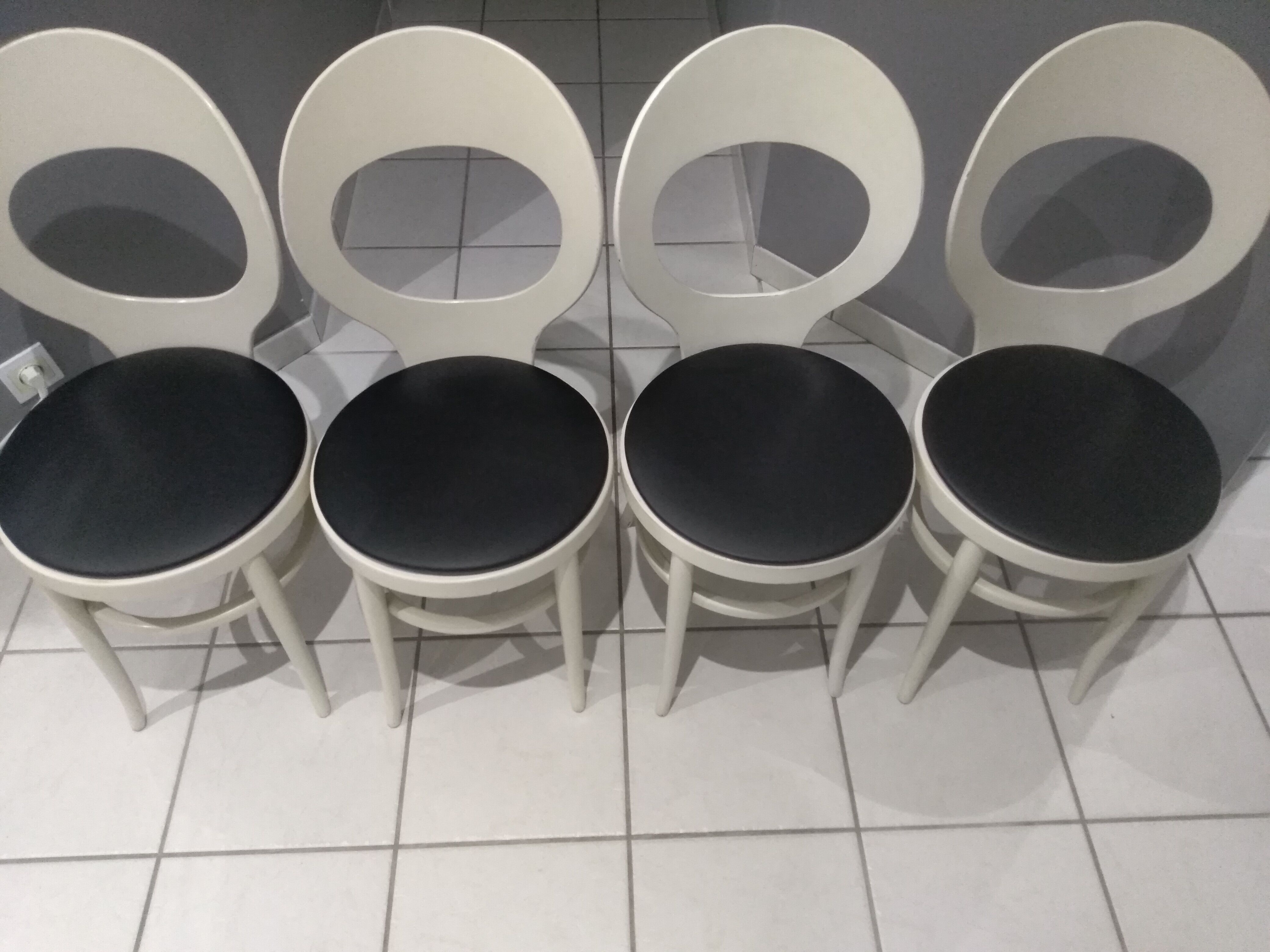 Suite de 4 chaises de bistrot Baumann modèle Mouette vintage