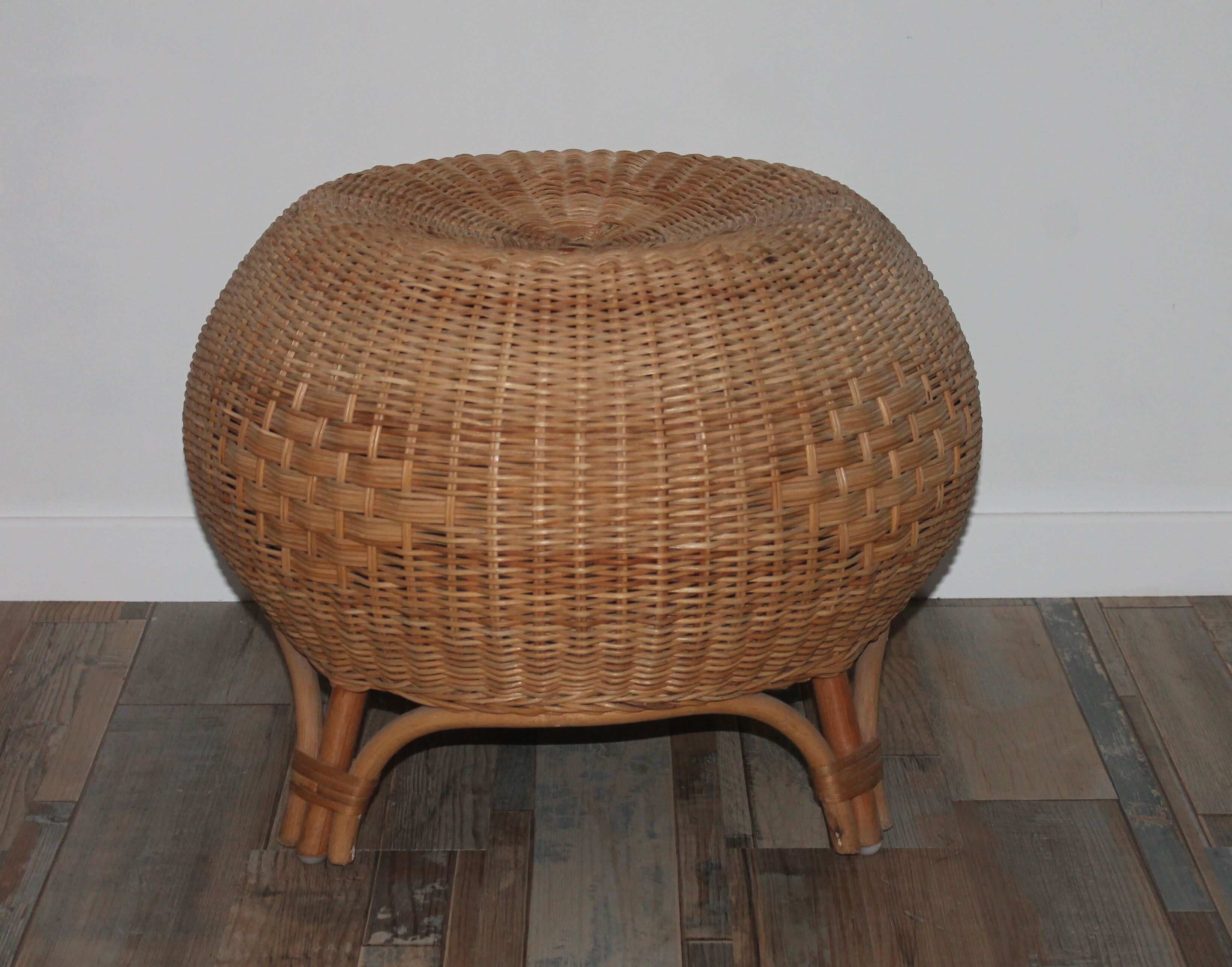 Pouf in osier and rattan from the 70s
