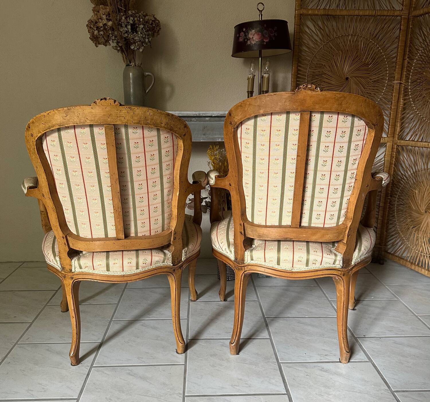 Paire de fauteuils bergères anciens style Louis XV