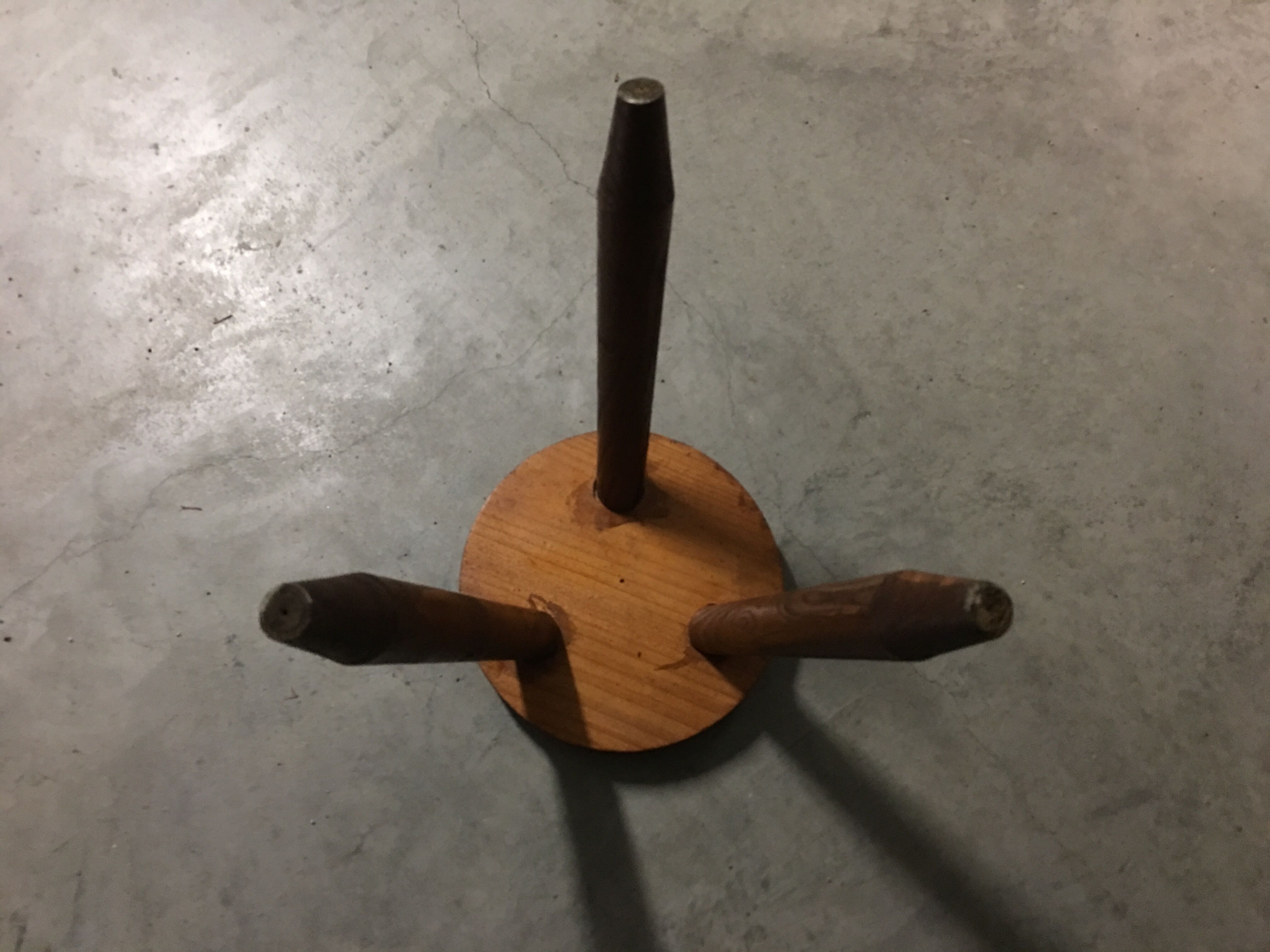 Tabouret de ferme tripode