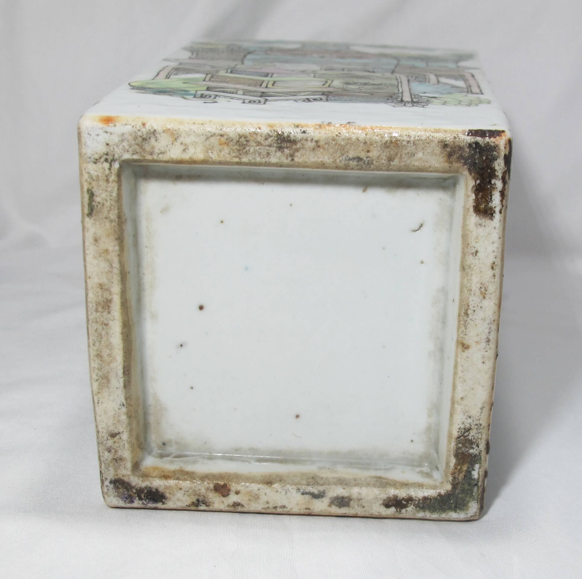 Old Chinese famille rose porcelain vase, late 19th century