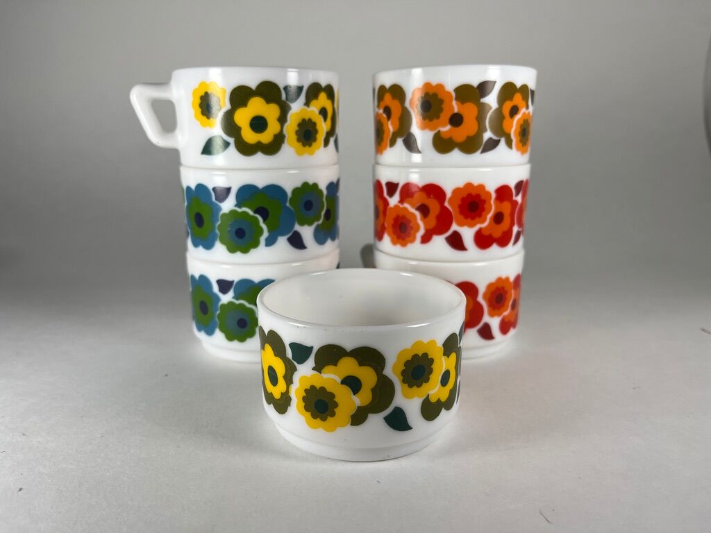Arcopal cups 7 lotus french vintage 1970