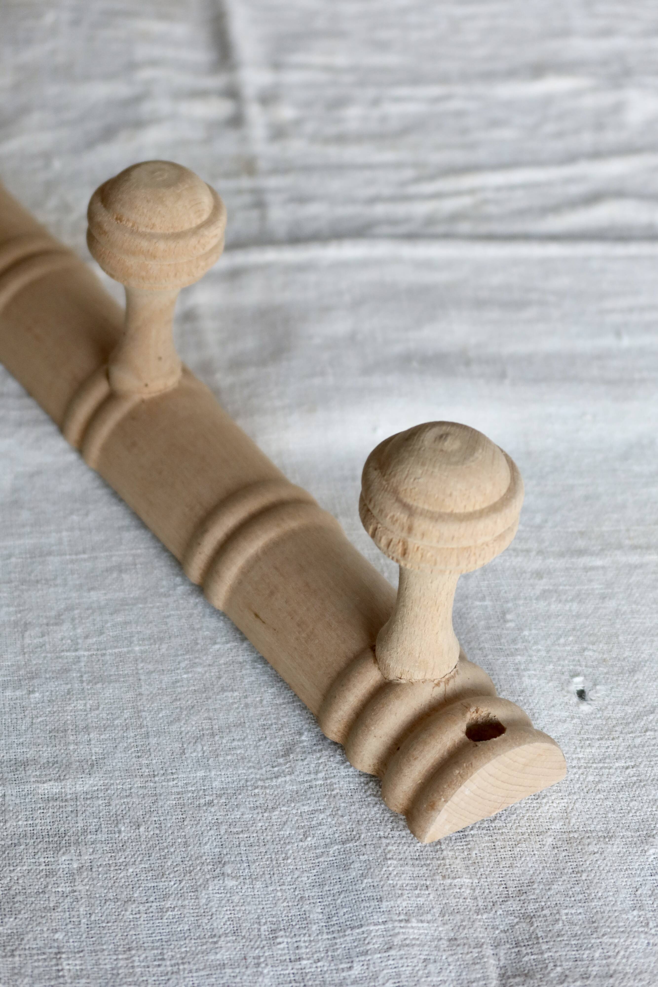 Vintage wall-mounted coat rack in raw wood – Art Deco style