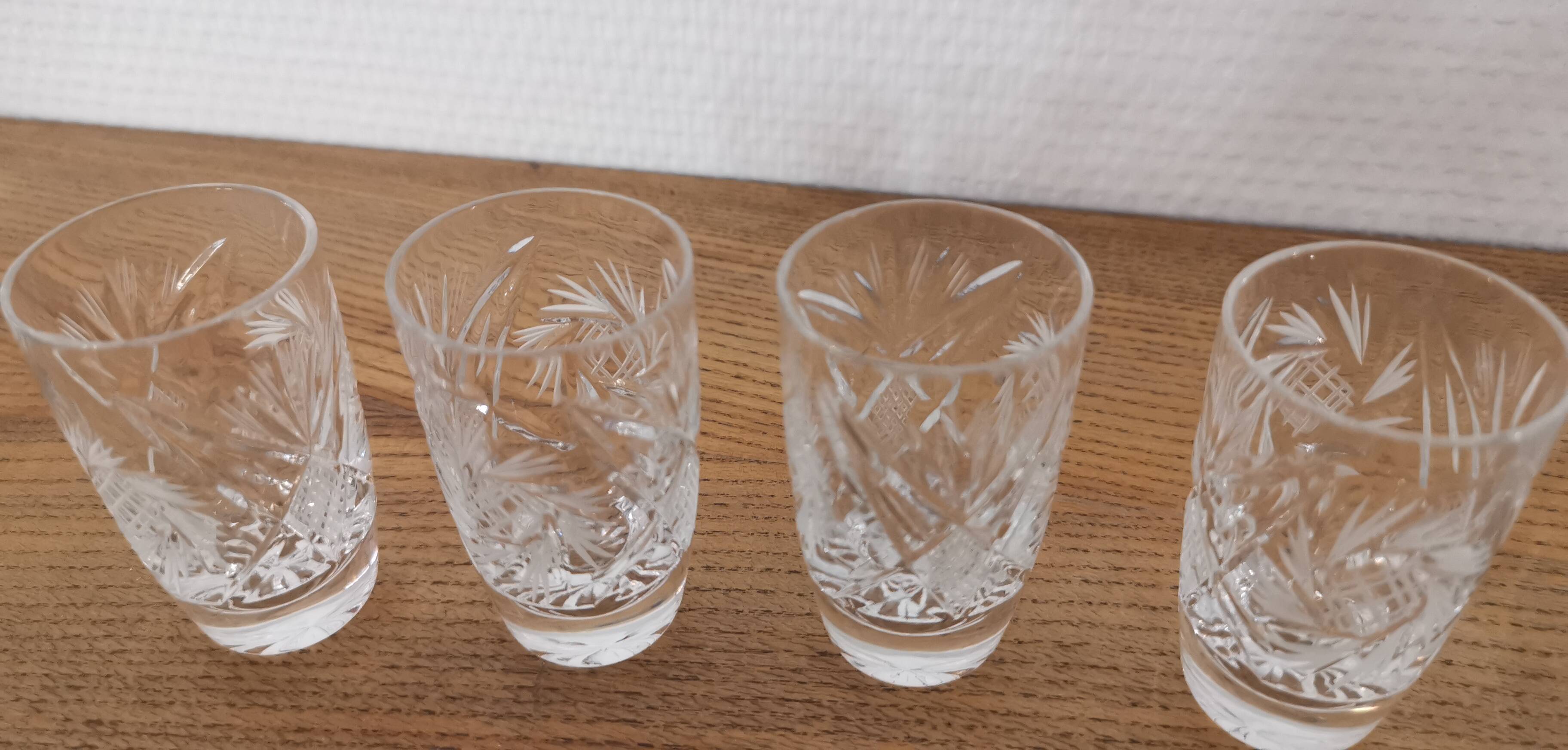 Presentation service 8 glasses and its Bohemian Cristal style dish