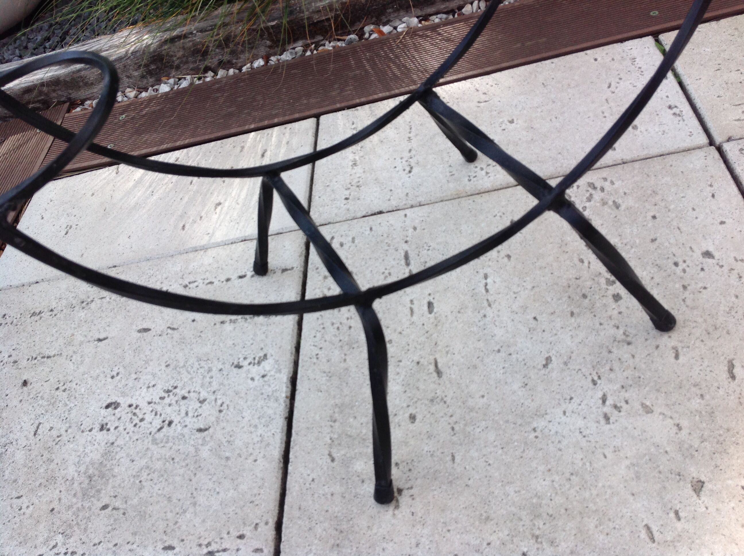 Black wrought iron plant holder 60
