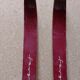 Paire de skis vintage en bois 199 cm couleur Bordeaux avec batons