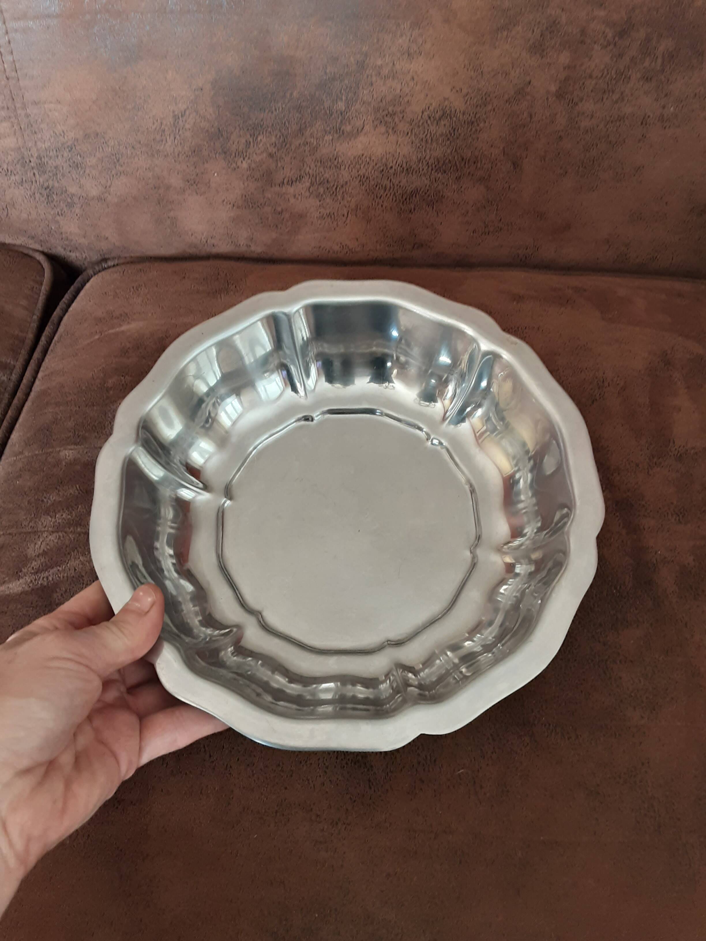 Set of 2 vintage stainless steel salad bowls