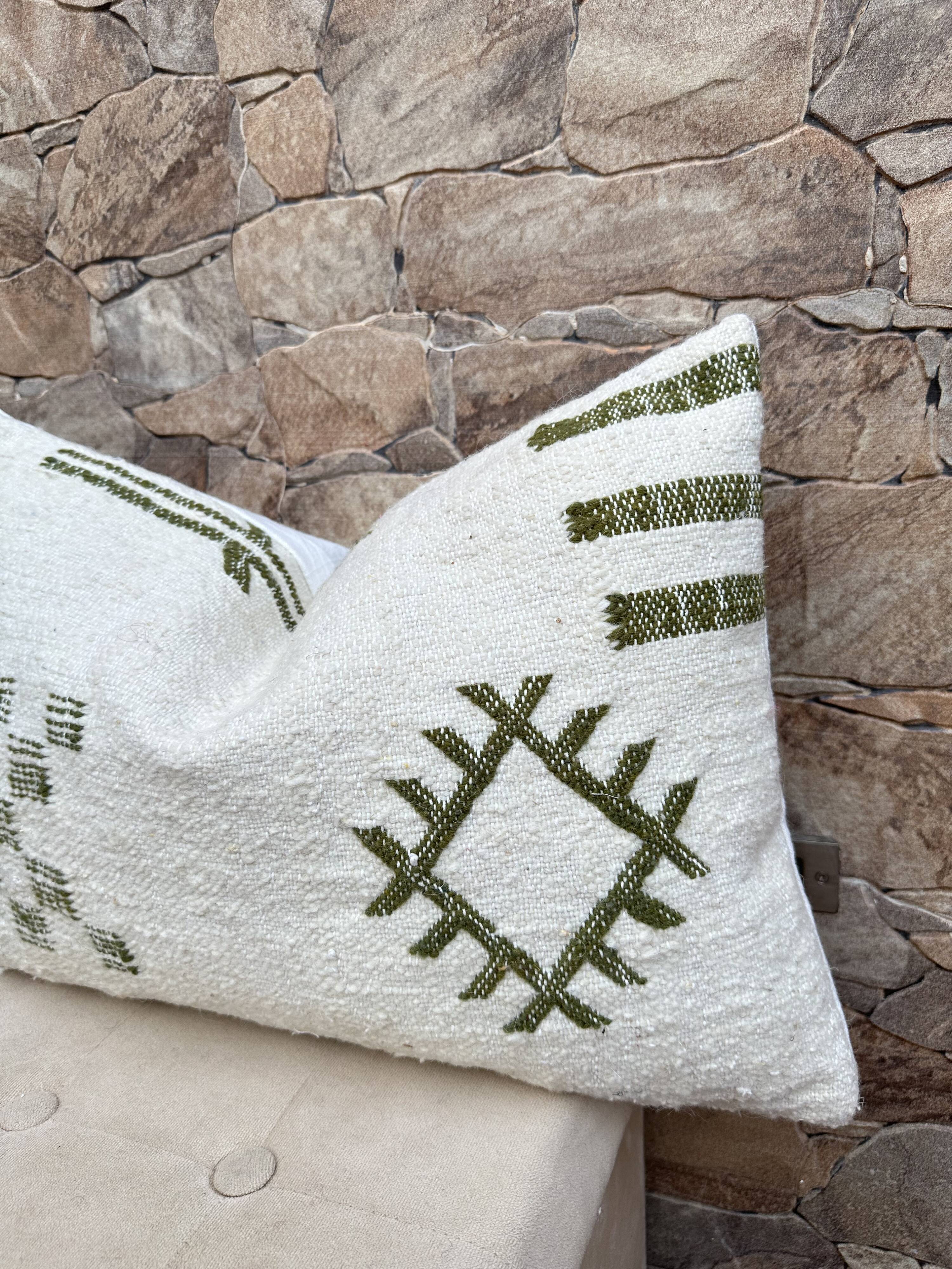 Handmade cushion cover in Berber wool: Moroccan Kilim cushion