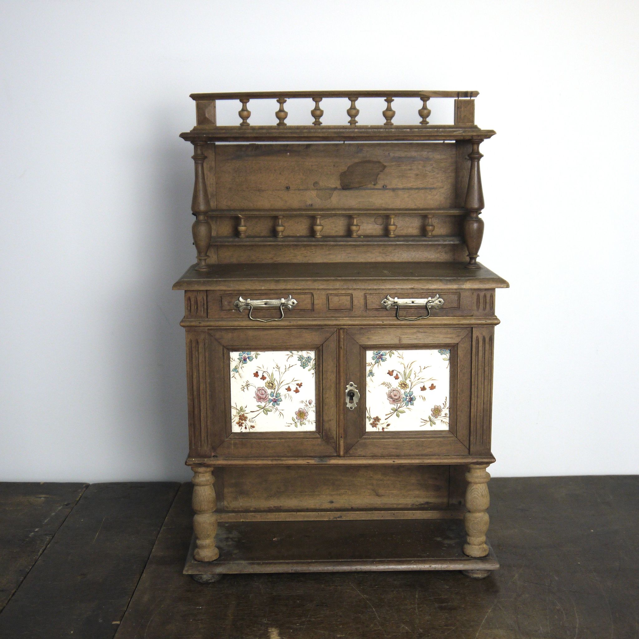Vaisselier miniature en bois