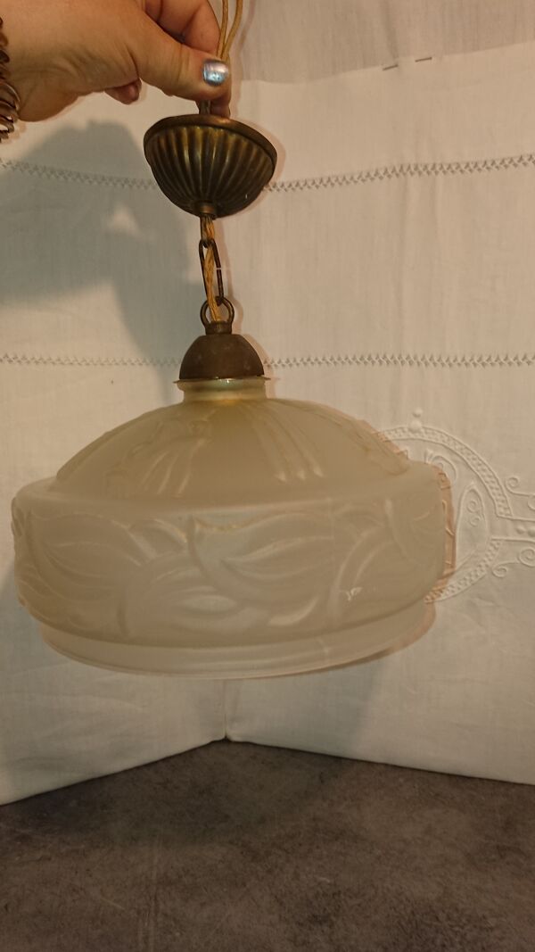 Lustre en verre France Art Déco 1930  Suspension en pâte de verre coloris beige