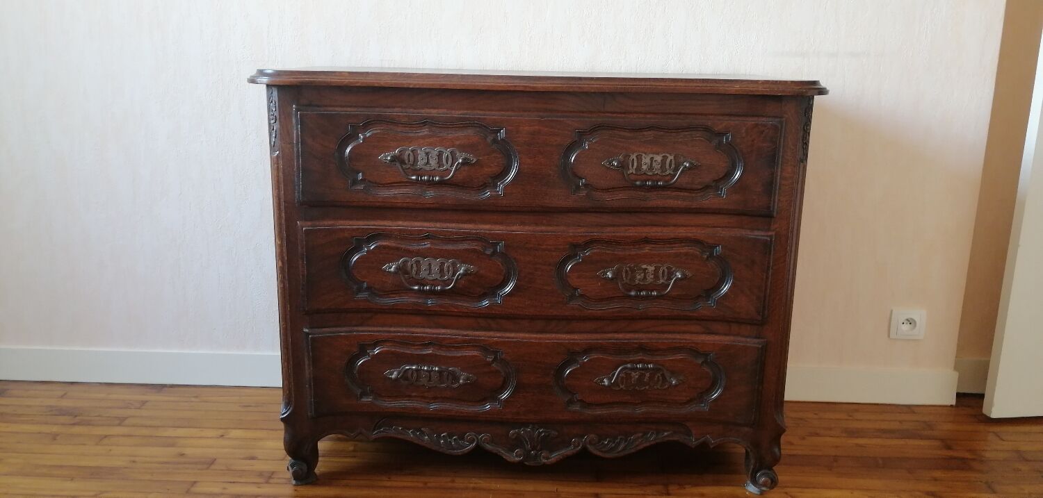 Oak chest of drawers
