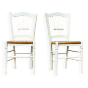 Chaises paillées blanches