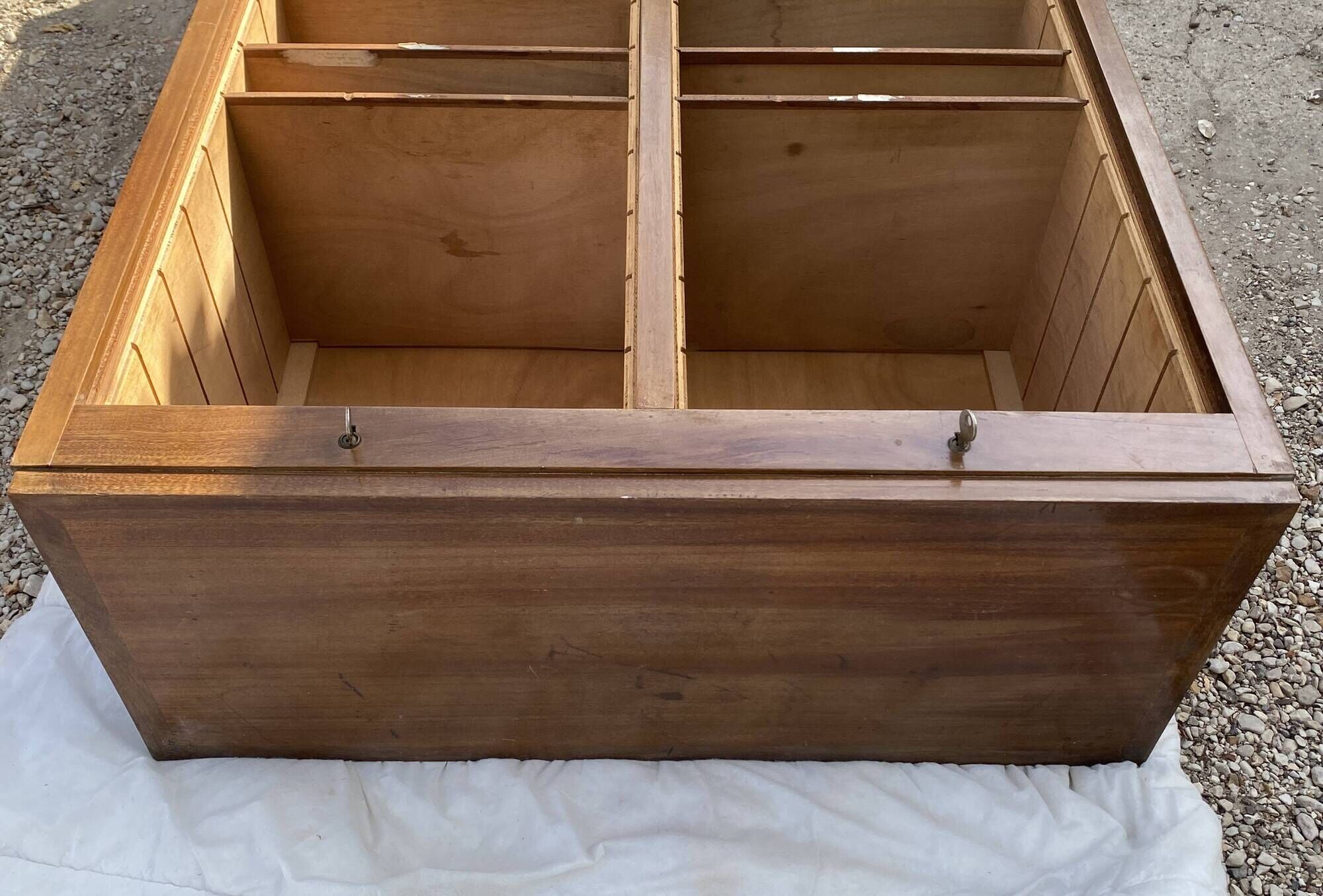 Double-column oak filing cabinet with curtains, 50.