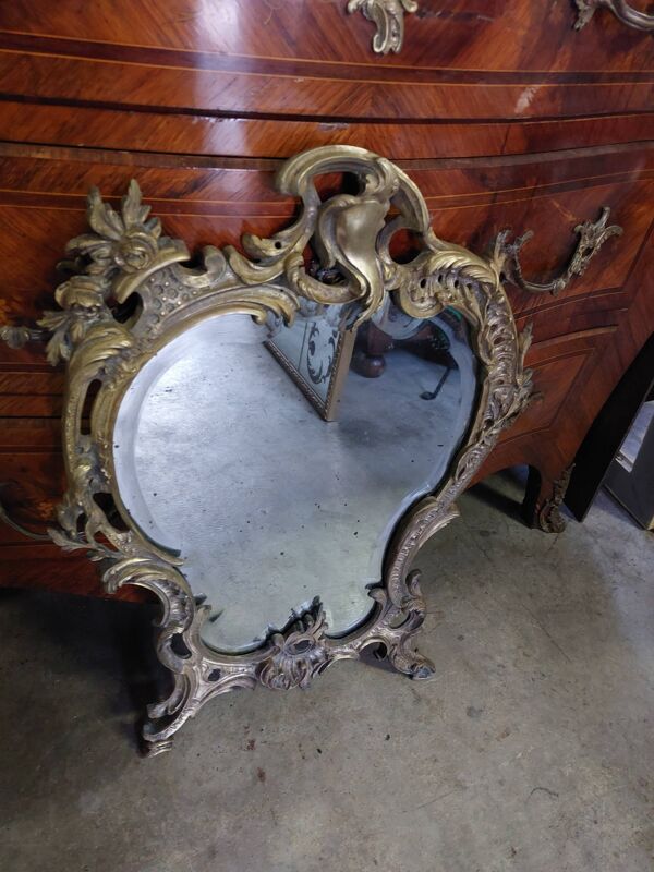 Miroir biseauté en bronze Louis XV 19ème