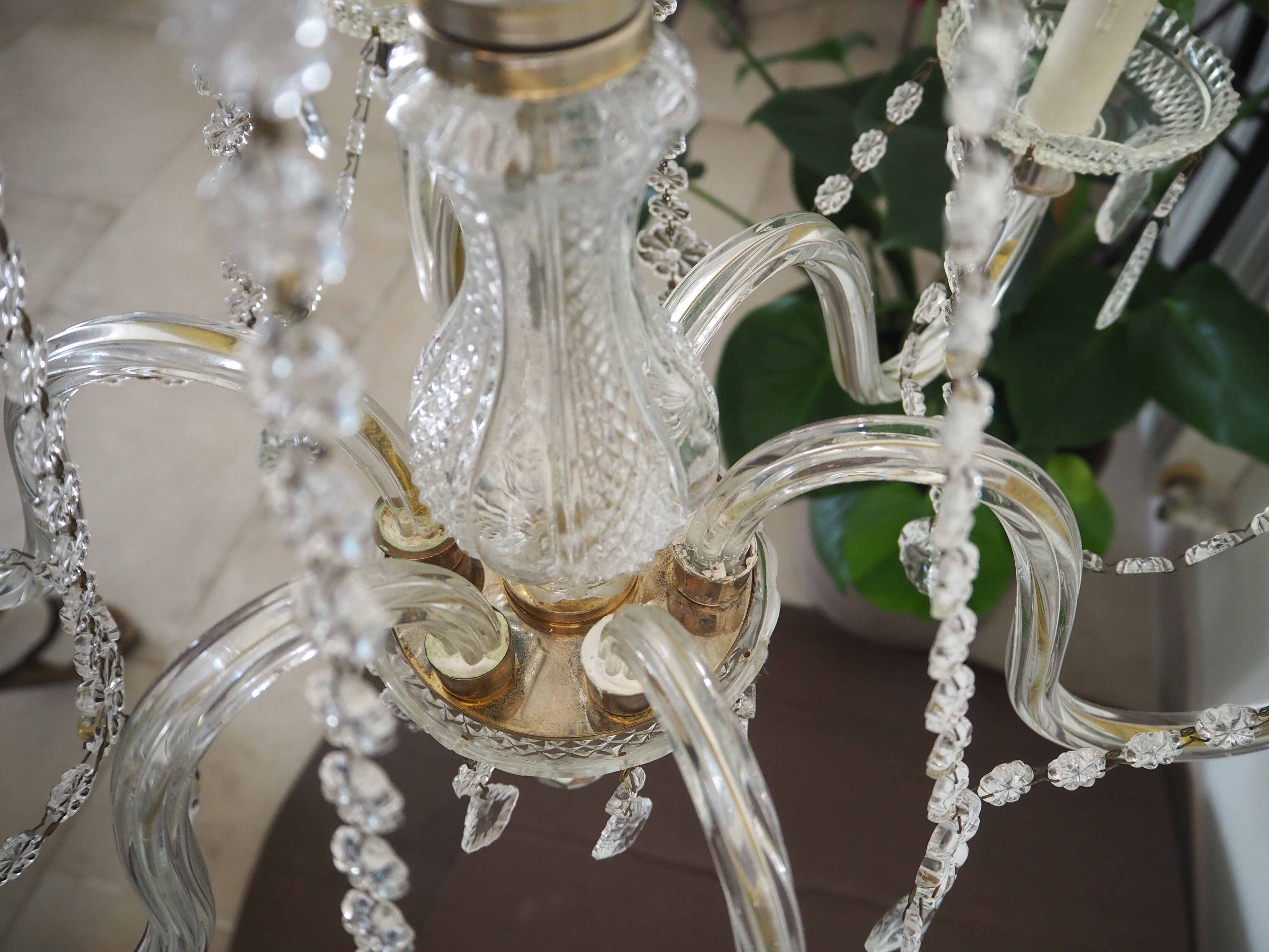 6-light chandelier with tassels
