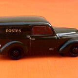 Voiture miniature Renault Juvaquatre  (1946) Postes
