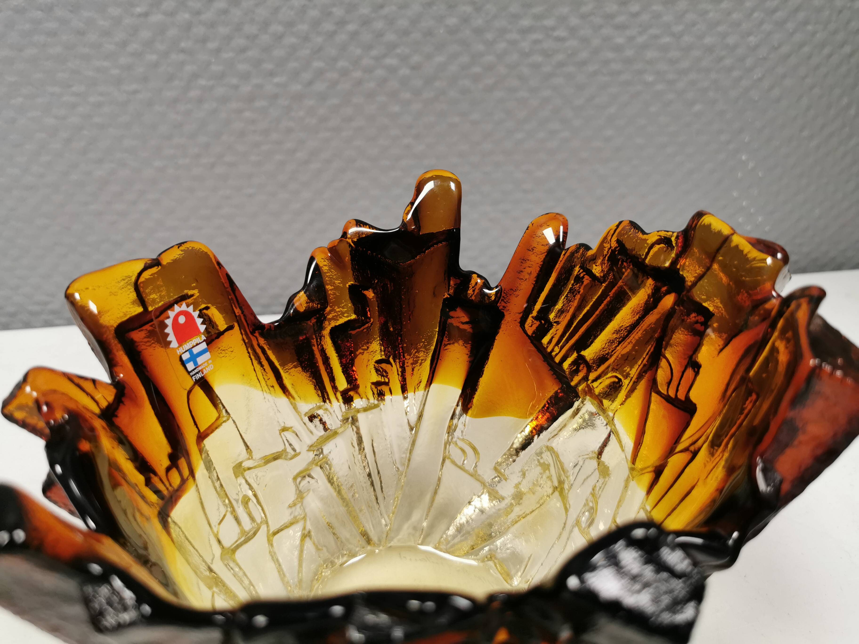 Glass bowl designed by Pertti Santalahti for Humppila Glas Finland 1960-170s.