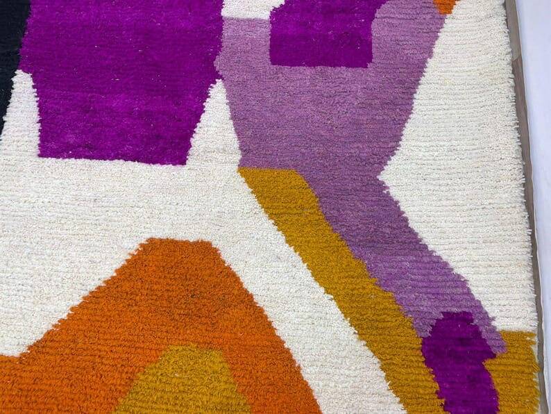 Handmade traditional pure wool carpet, size 145 x 255 cm.