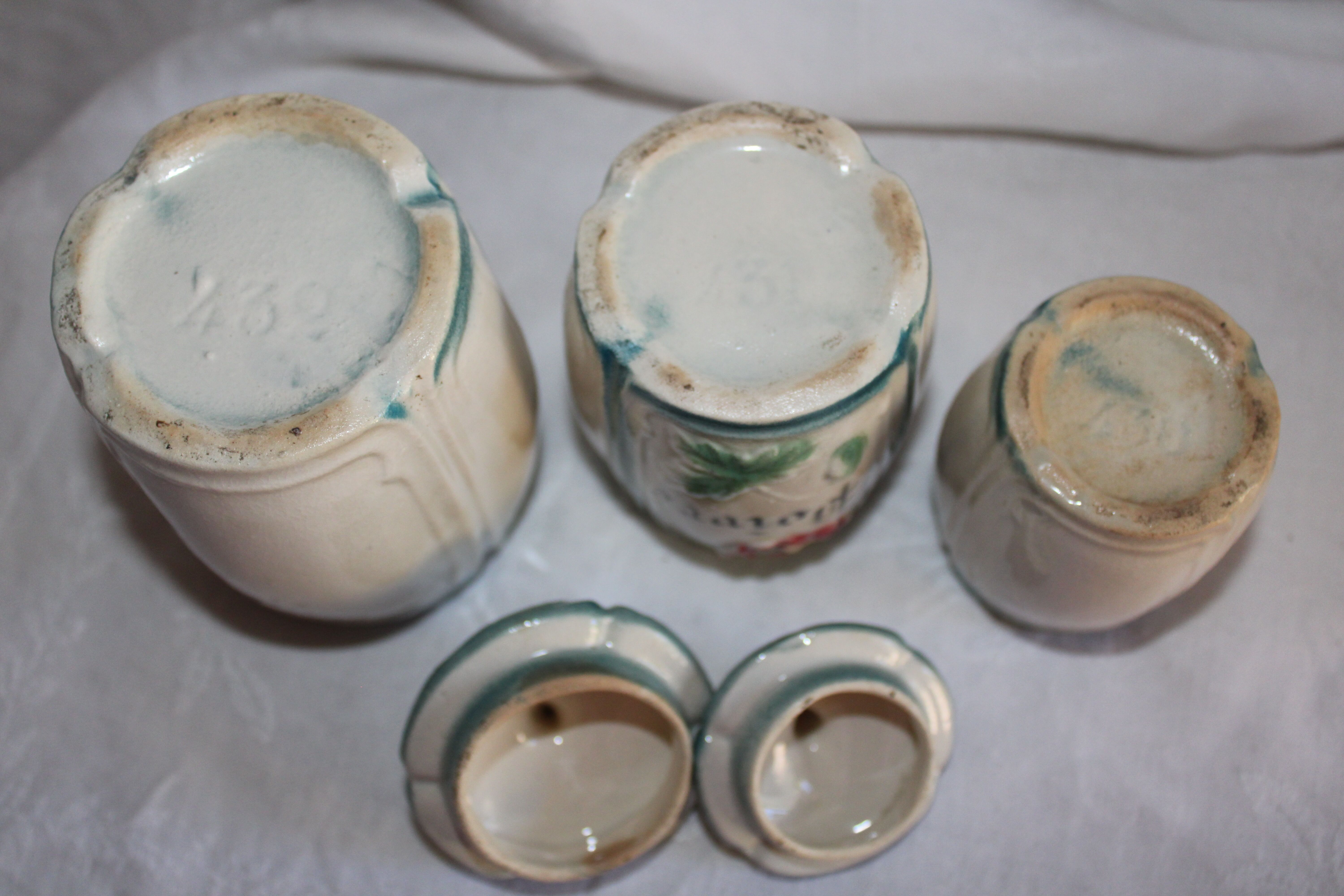 Series of spice pots in dabbling