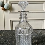 Round carfe in chiseled glass