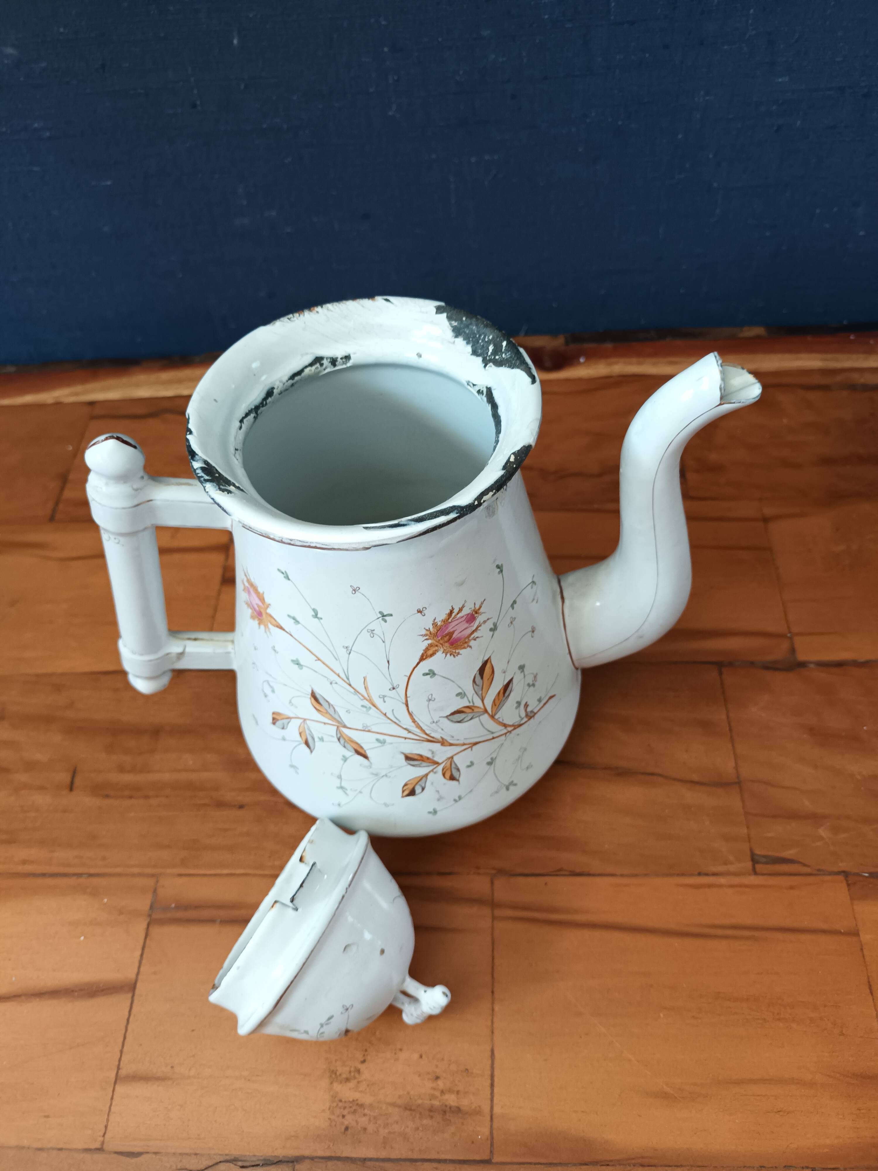 Enamelled coffee maker