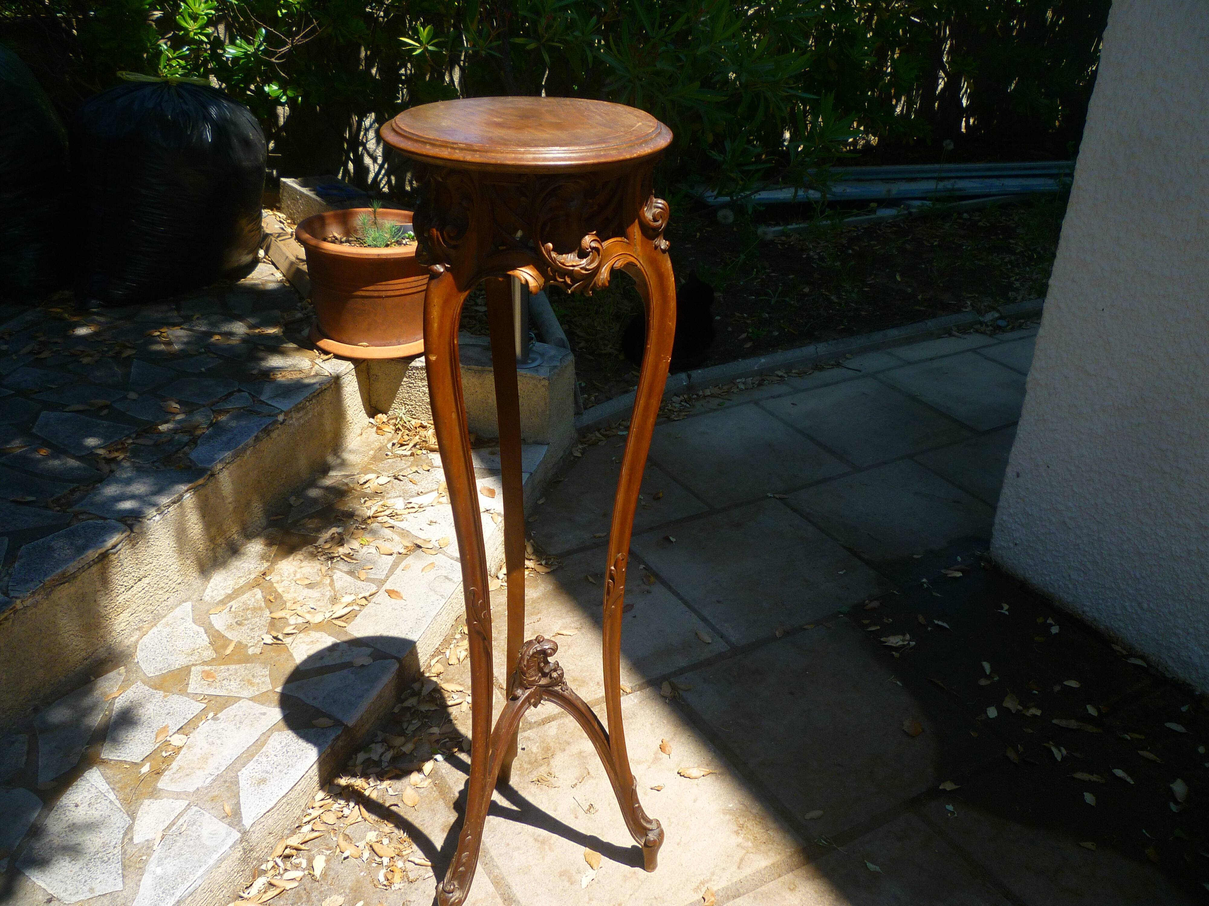 Ancienne selette en bois sculté