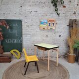 Bureau d'ecolier en formica