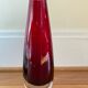 Vase scandinave verre rouge Sweden Seda