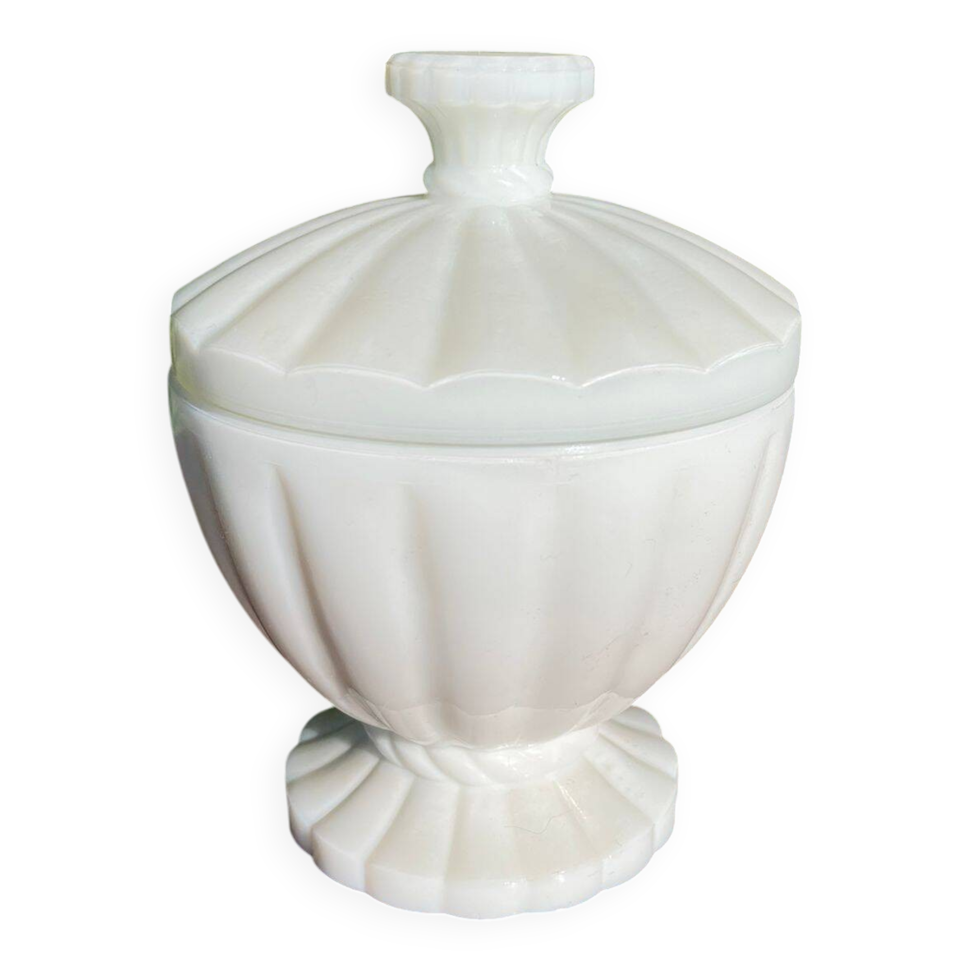 White opaline bonbonnière